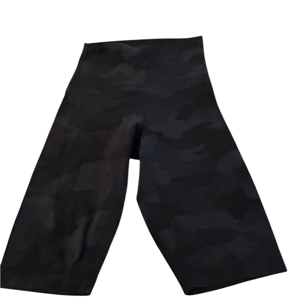 Lululemon Align High Rise Bike Shorts in Heritage 365 Camo Derp Coal